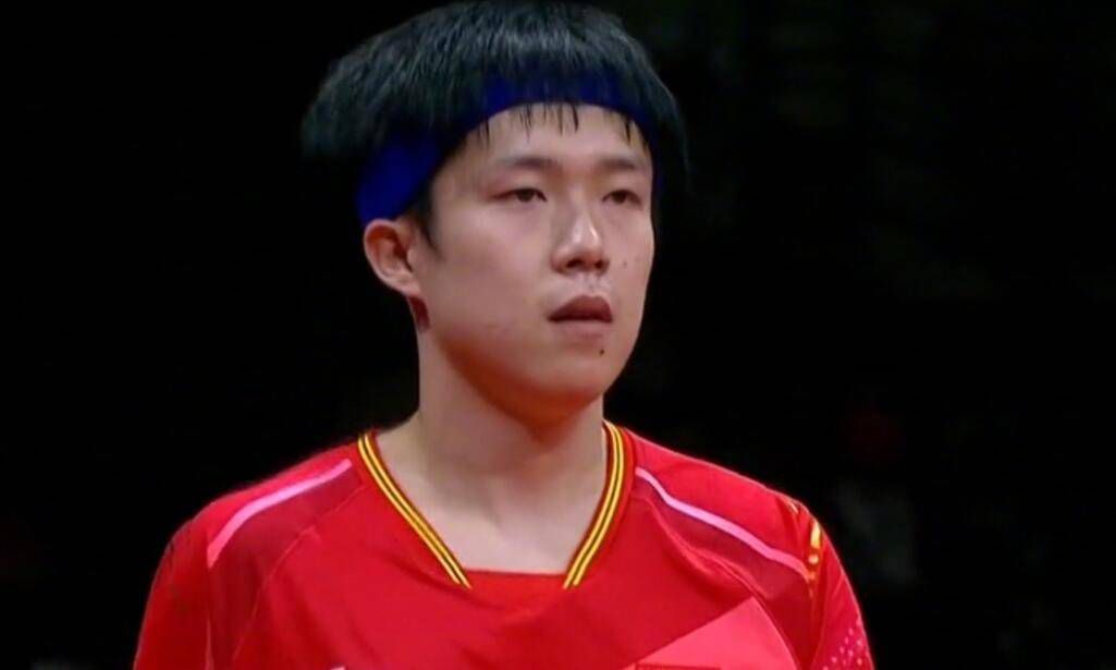 秘书用嘴巴含精大口吞精